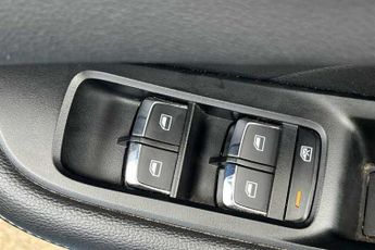 MG MG5 61.1kWh Exclusive Long Range Estate 5dr Electric Auto (156 ps)