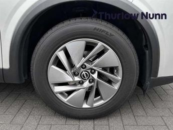 Nissan Qashqai 1.3 DIG-T MHEV Acenta Premium SUV 5dr Petrol Hybrid XTRON Euro 6