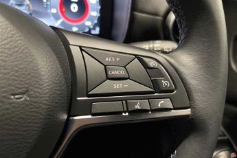 NISSAN JUKE 1.6 N-Connecta SUV 5dr Petrol Hybrid Auto Euro 6 (143 ps)