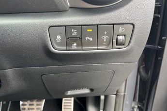Hyundai KONA 64 kWh (204 PS) Ultimate 5 Door Electric SUV Automatic *** 1 Own