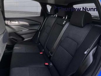 Nissan Qashqai N-Connecta  1.3 DIG-T Hybrid XTRON Automatic Start/Stop (158ps)