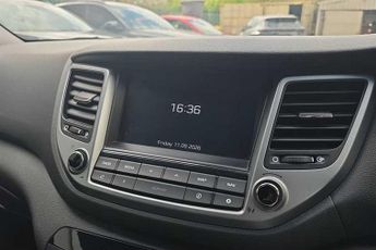 Hyundai TUCSON 1.7 CRDi Blue Drive Premium SUV 5dr Diesel DCT Euro 6 (s/s) (141