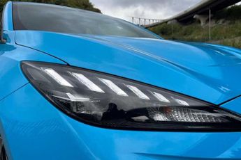 MG MG4 64 kWh (203 PS) SE Long Range 5 Door Electric Hatchback *** 1 Ow