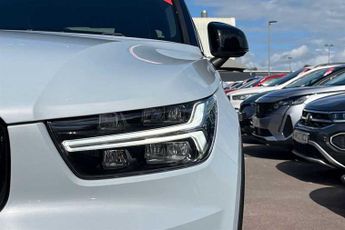 VOLVO XC40 2.0 B4 MHEV R-Design SUV 5dr Petrol Hybrid Auto Euro 6 (s/s) (19
