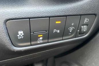 Hyundai KONA 64kWh Premium SUV 5dr Electric Auto (10.5kW Charger) (204 ps)