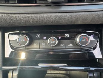Vauxhall Grandland 1.2 Ultimate SUV 5dr Petrol Hybrid e-DCT Euro 6 (s/s) (136 ps)