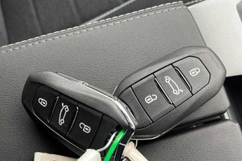 VAUXHALL GRANDLAND 1.2 GS SUV 5dr Petrol Hybrid e-DCT Euro 6 (s/s) (145 ps)
