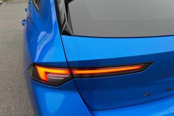 Vauxhall Astra Electric 54kWh Ultimate Hatchback 5dr Electric Auto (156 ps)