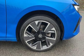 Vauxhall Astra Electric 54kWh Ultimate Hatchback 5dr Electric Auto (156 ps)