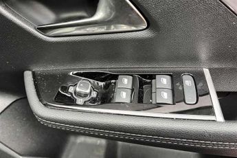 Vauxhall Astra Electric 54 kWh (156 PS) Ultimate 5 Door Electric Sports Tourer Automatic