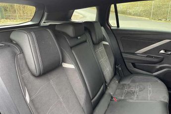 Vauxhall Astra Electric 54 kWh (156 PS) Ultimate 5 Door Electric Sports Tourer Automatic