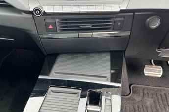 Vauxhall Astra Electric 54 kWh (156 PS) Ultimate 5 Door Electric Sports Tourer Automatic