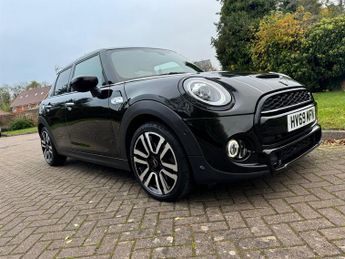 MINI Hatch 2.0 Cooper S Exclusive Hatchback 5dr Petrol Steptronic Euro 6 (s