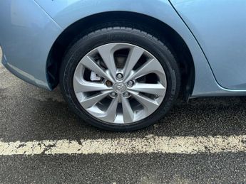 Toyota Auris 1.8 VVT-h Excel Hatchback 5dr Petrol Hybrid CVT Euro 5 (s/s) (13