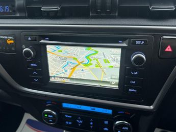 Toyota Auris 1.8 VVT-h Excel Hatchback 5dr Petrol Hybrid CVT Euro 5 (s/s) (13