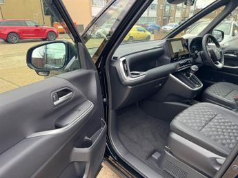 Toyota Voxy TOYOTA VOXY HYBRID BRAND NEW 1.8L AUTO 7 SEAT ULEZ 74-24 FRESH I