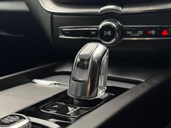 Volvo XC60 2.0h T8 Twin Engine 10.4kWh R-Design Auto AWD Euro 6 (s/s) 5dr