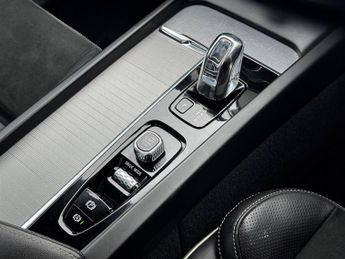 Volvo XC60 2.0h T8 Twin Engine 10.4kWh R-Design Auto AWD Euro 6 (s/s) 5dr