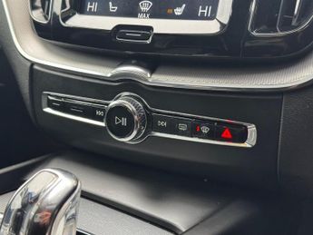 Volvo XC60 2.0h T8 Twin Engine 10.4kWh R-Design Auto AWD Euro 6 (s/s) 5dr