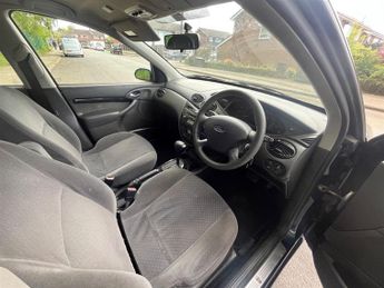 Ford Focus 2.0i 16v Ghia 5dr