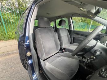 Ford Focus 2.0i 16v Ghia 5dr