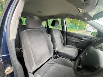Ford Focus 2.0i 16v Ghia 5dr