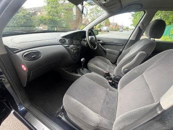 Ford Focus 2.0i 16v Ghia 5dr
