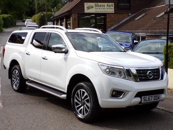 Nissan Navara 2.3 dCi Tekna Pickup Double Cab 4dr Diesel Auto-1 Owner-Sunroof-
