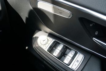 Mercedes V220 BLUETEC SPORT Automatic Disabled Wheelchair Accessible Vehicle W