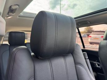 Land Rover Range Rover 4.4 SD V8 Vogue Auto 4WD Euro 6 (s/s) 5dr