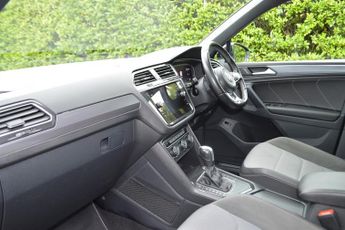 Volkswagen Tiguan 2.0 TDI R-Line Tech SUV 5dr Diesel DSG Euro 6 (s/s) (150 ps)