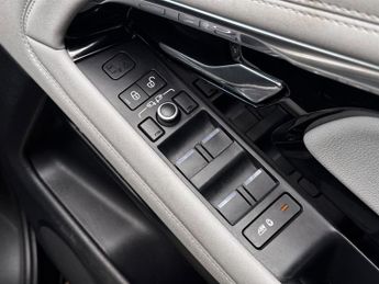 Land Rover Range Rover Evoque 2.0 D240 R-Dynamic SE Auto 4WD Euro 6 (s/s) 5dr
