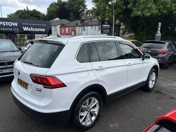 Volkswagen Tiguan 2.0 TDI BlueMotion Tech SE Navigation SUV 5dr Diesel DSG 4Motion