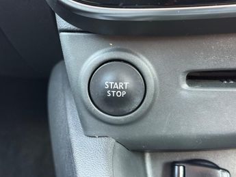 Renault Clio 0.9 TCe Iconic Hatchback 5dr Petrol Manual Euro 6 (s/s) (75 ps)
