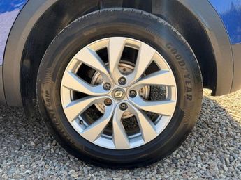Renault Captur 1.3 TCe Iconic SUV 5dr Petrol Manual Euro 6 (s/s) (140 ps)