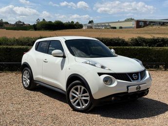 Nissan Juke 1.6 Tekna SUV 5dr Petrol CVT Euro 5 (117 ps)