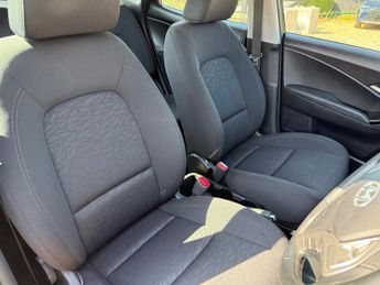 Hyundai ix20 1.6 Active Hatchback 5dr Petrol Auto Euro 5 (123 bhp)