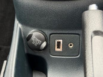 Ford Fiesta 1.4 Zetec Hatchback 3dr Petrol Automatic (154 g/km, 94 bhp)