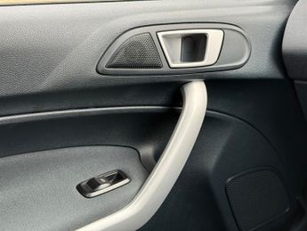 Ford Fiesta 1.4 Zetec Hatchback 3dr Petrol Automatic (154 g/km, 94 bhp)