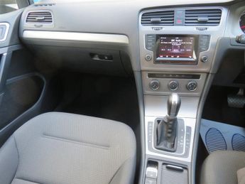 Volkswagen Golf SE TSI BLUEMOTION TECHNOLOGY DSG AUTOMATIC