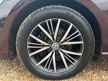 Volkswagen Golf 2.0 TDI BlueMotion Tech SE Nav Hatchback 5dr Diesel DSG Euro 6 (