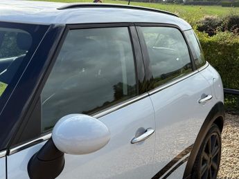 MINI Countryman 2.0 Cooper SD SUV 5dr Diesel Auto ALL4 Euro 5 (143 ps)