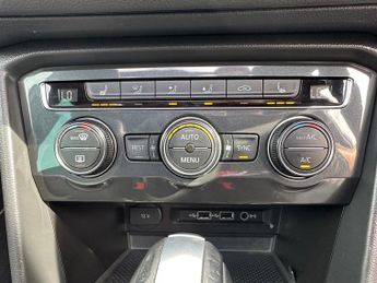 Volkswagen Tiguan R-LINE TECH TDI DSG