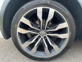 Volkswagen Tiguan R-LINE TECH TDI DSG