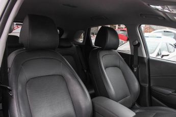 Hyundai Kona 64kWh Premium SE SUV 5dr Electric Auto (7kW Charger) (204 ps)