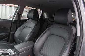 Hyundai Kona 64kWh Premium SE SUV 5dr Electric Auto (7kW Charger) (204 ps)