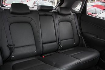 Hyundai Kona 64kWh Premium SE SUV 5dr Electric Auto (7kW Charger) (204 ps)