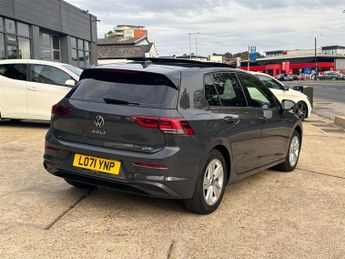 Volkswagen Golf 1.5 eTSI MHEV Life DSG Euro 6 (s/s) 5dr