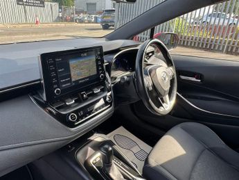 Toyota Corolla 2.0 VVT-h Design Hatchback 5dr Petrol Hybrid CVT Euro 6 (s/s) (1