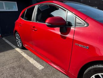 Toyota Corolla 2.0 VVT-h Design Hatchback 5dr Petrol Hybrid CVT Euro 6 (s/s) (1